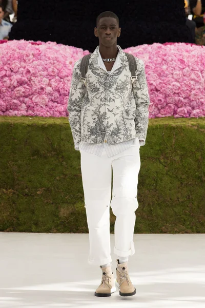 Look 19